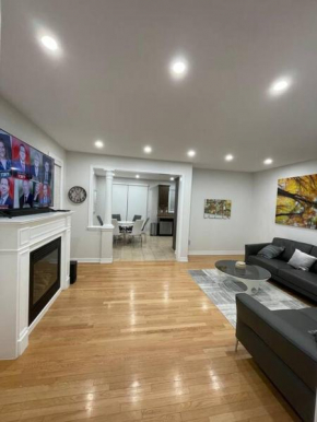 Luxury 4-Bedrooms Home…